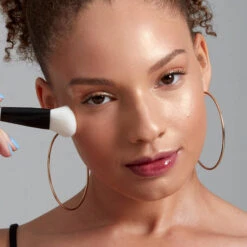 High Glass Illuminating Powder Brush 13 High Glass Illuminating Powder Brush -Auline Makeup 800897197681 highglassilluminatingpowderbrush alt3