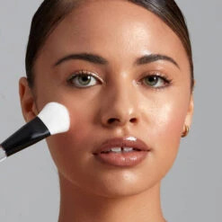 High Glass Illuminating Powder Brush 16 High Glass Illuminating Powder Brush -Auline Makeup 800897197681 highglassilluminatingpowderbrush alt6