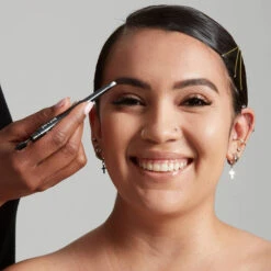 Fill & Fluff Clear Brow Pomade Pencil 13 Fill & Fluff Clear Brow Pomade Pencil -Auline Makeup NYX PMU Makeup Eyes FILL FLUFF EYEBROW Pomade Pencil Clear FFEP09 000 0800897203788 Application Pro2